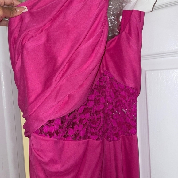 David's Bridal Begonia One Shoulder Hot Pink Bridesmaid Dress Mesh Lace Size 16 - Picture 5 of 5